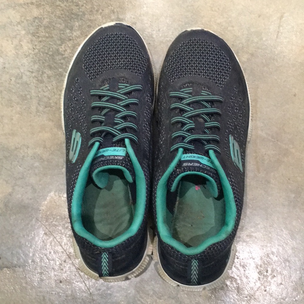 Sketchers size 7 navy and teal
